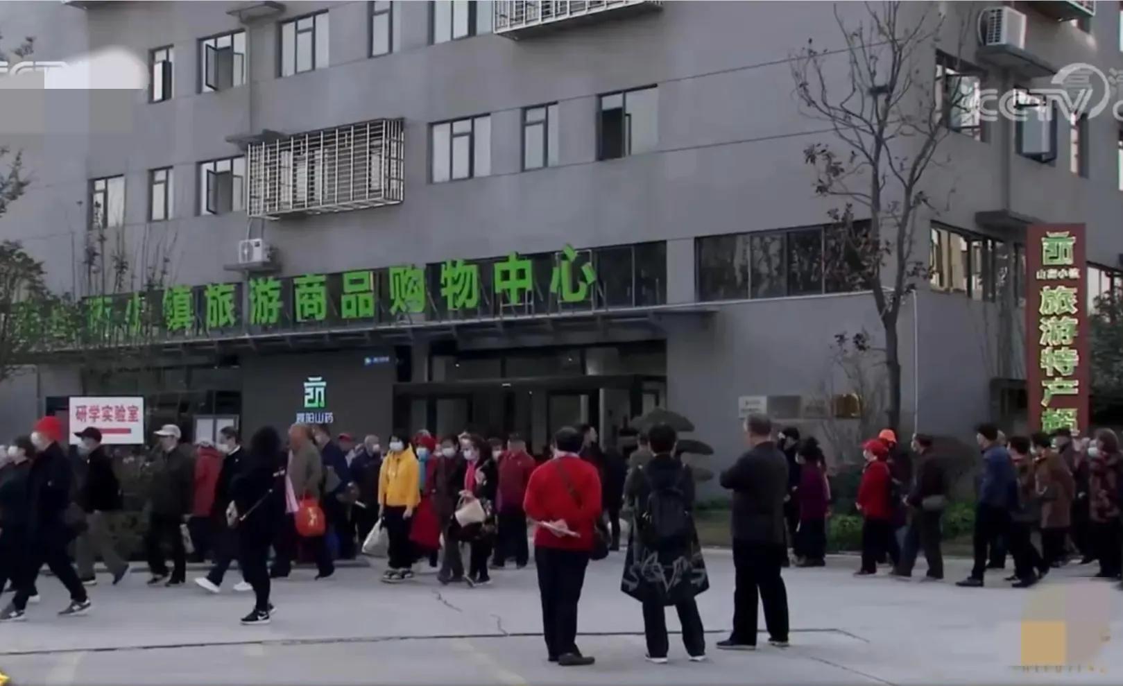 小伙将废品做成工艺品,湖北小伙一年狂赚80亿