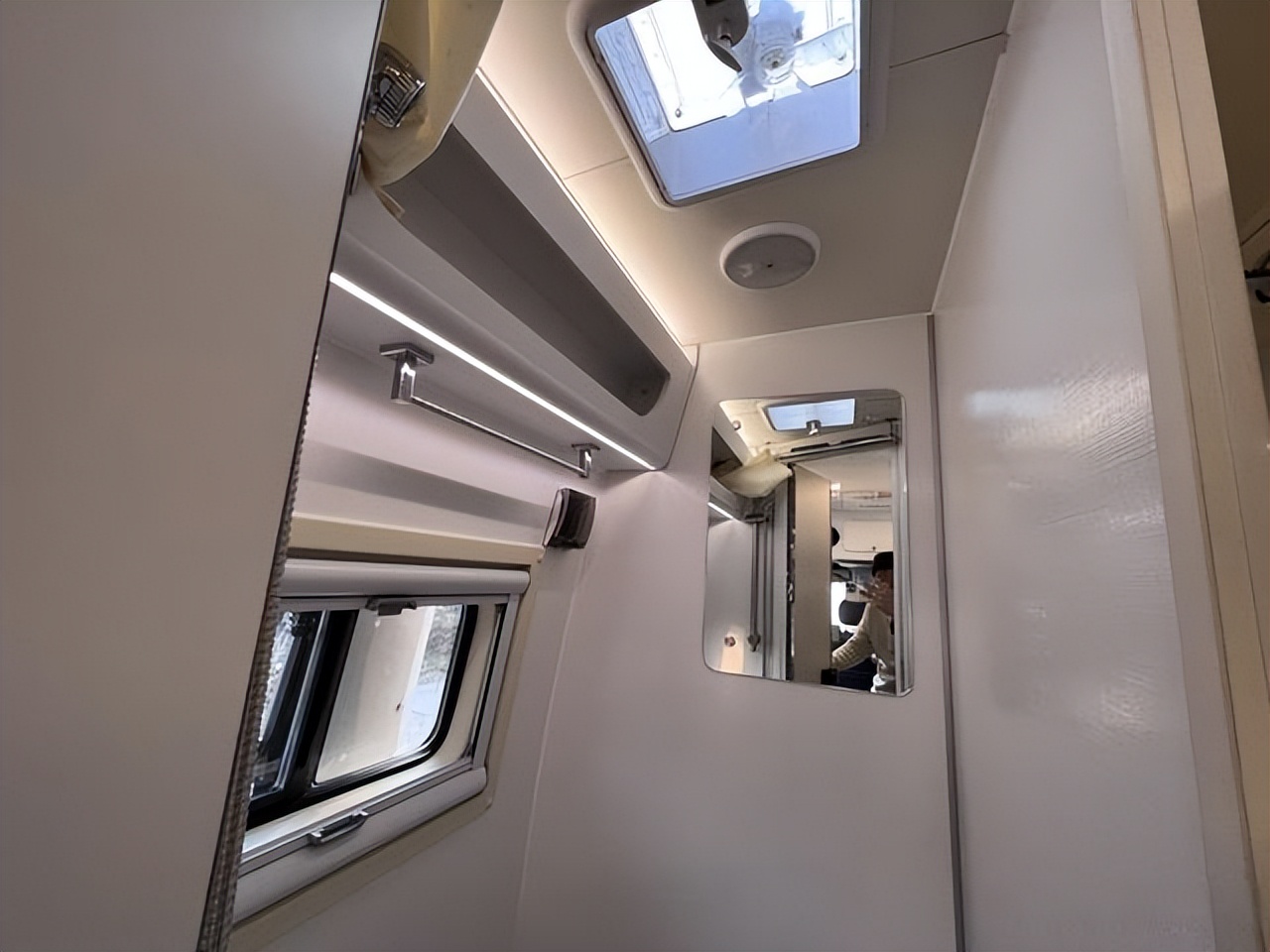 卫航v570房车价目表,卫航v570房车纵床