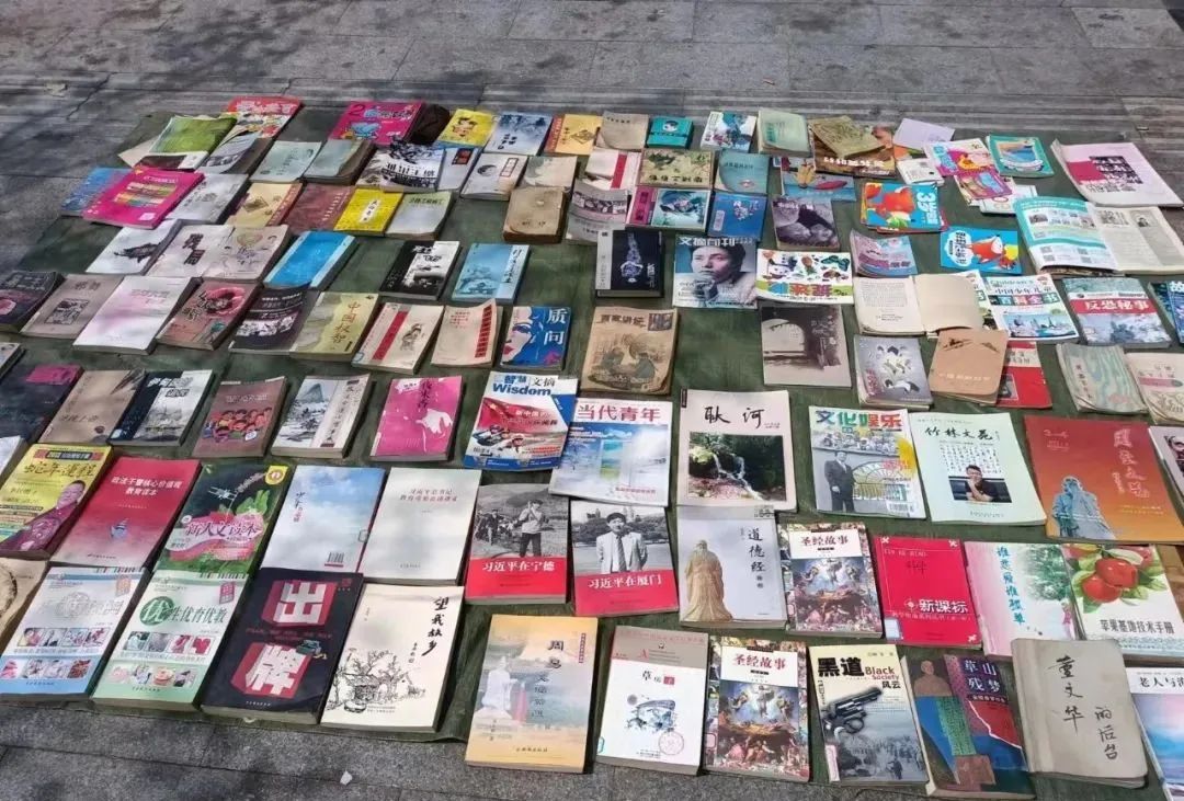 兴平马嵬路边的旧书摊勾起我的回忆...