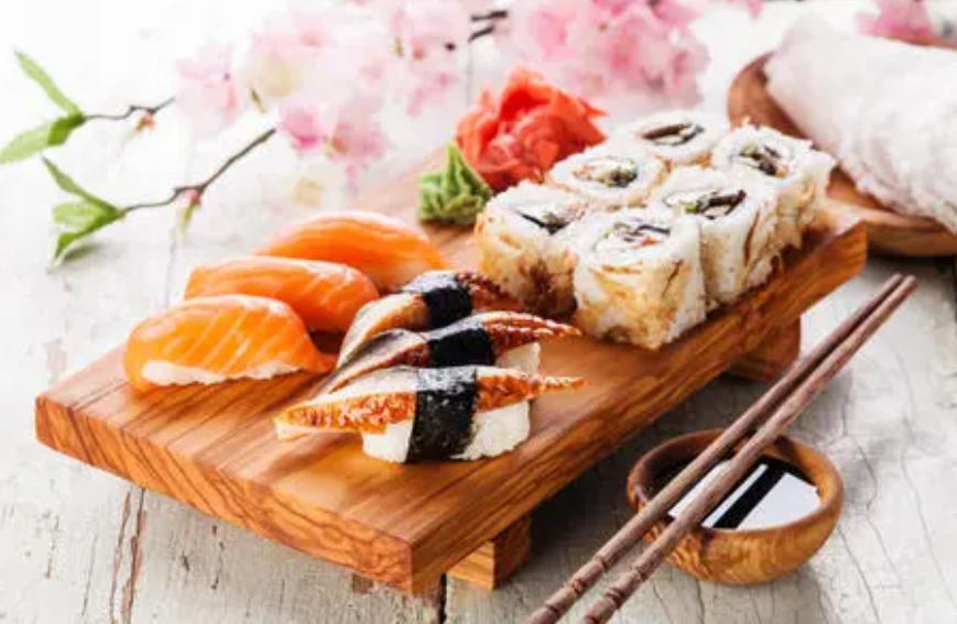 别emo了吃喝才是正事有关美食的文案