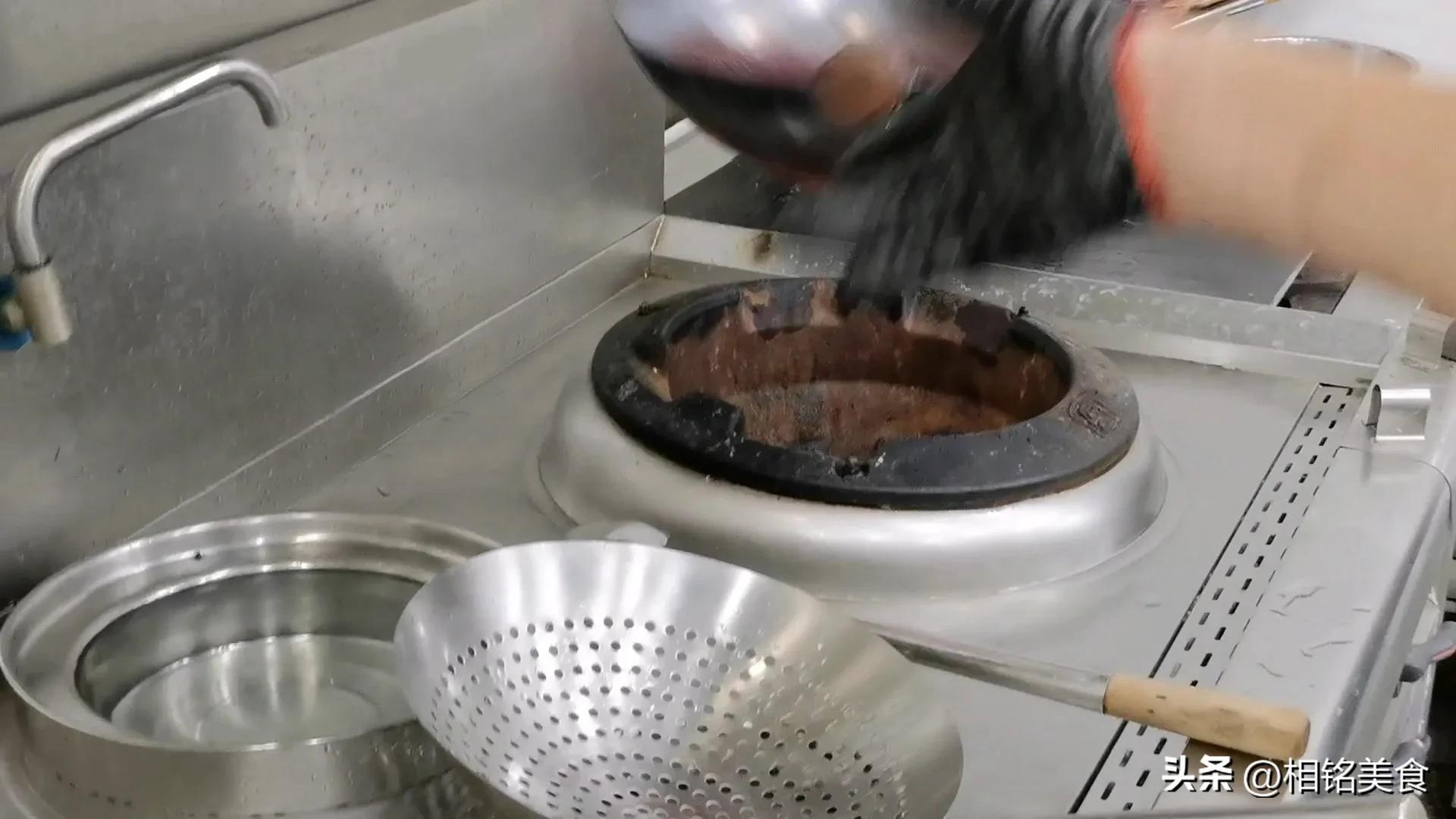 新铁锅怎样开锅小妙招视频,不粘锅的铁锅最佳开锅方法