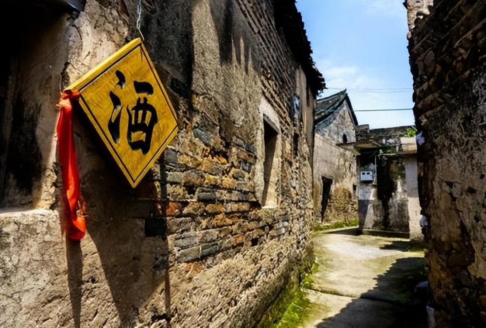 我跟上百位医生聊了聊，帮他们找到了出路和未来