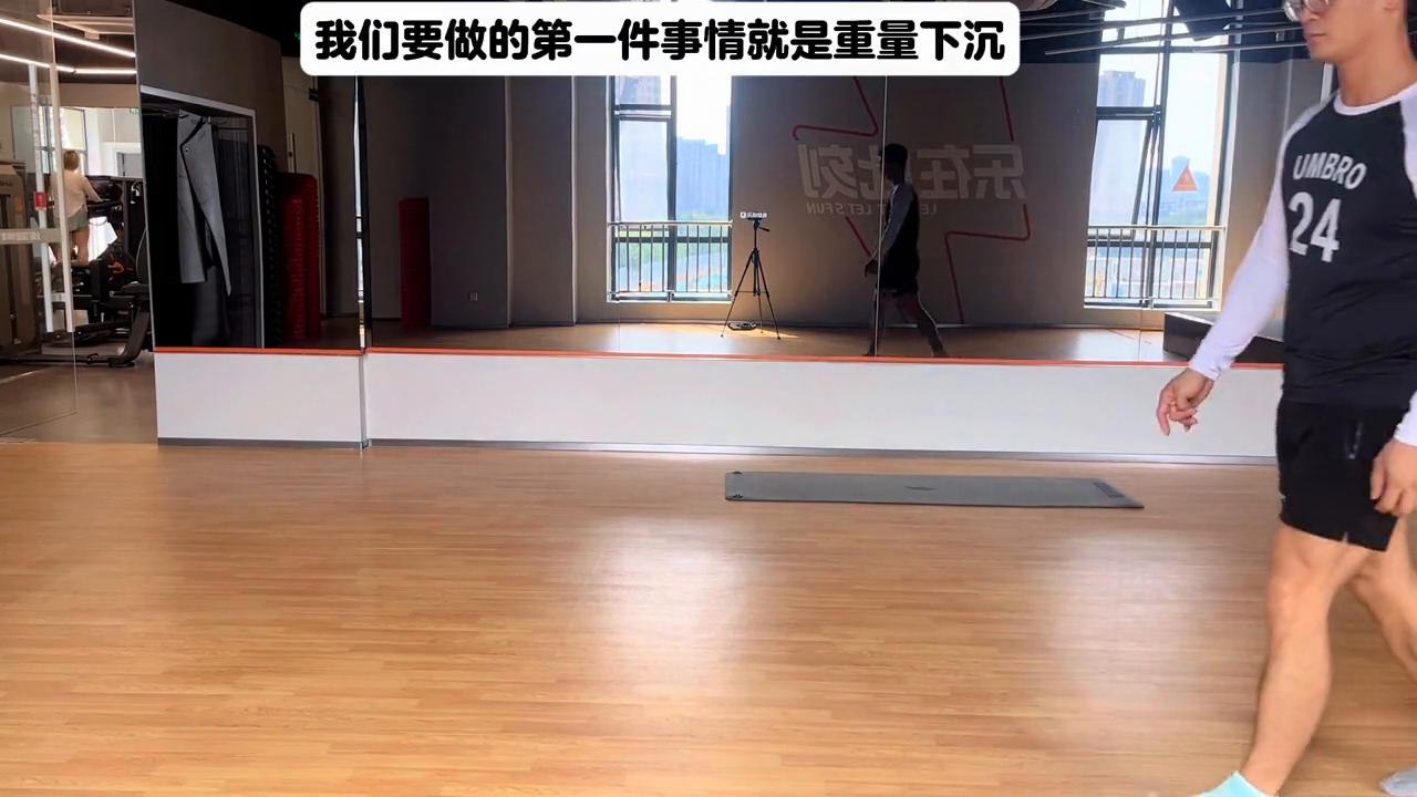 脚趾抓地走路锻炼足弓,走路时脚部怎么发力可以矫正足弓