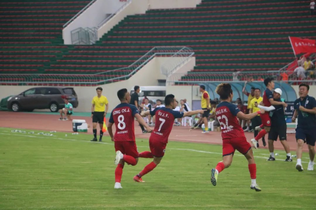 今天中乙最新战报消息,青岛红狮1比0大连智行的进球