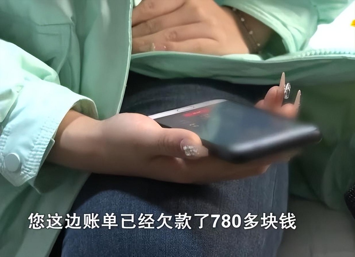 43岁女子网恋年轻小男友被骗48万,42岁女子交往29岁男友被骗800万