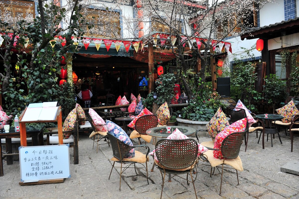 入则宁静出则繁华的别墅,入则繁华出则宁静