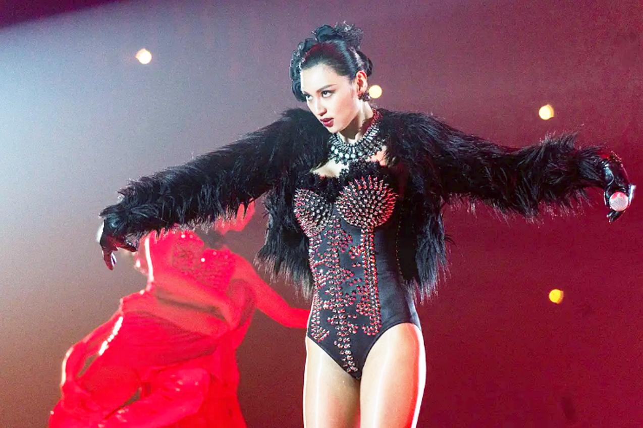 醒醒吧，没有了这一眼万年的“性感”，拯救香港电影就是自我欺骗