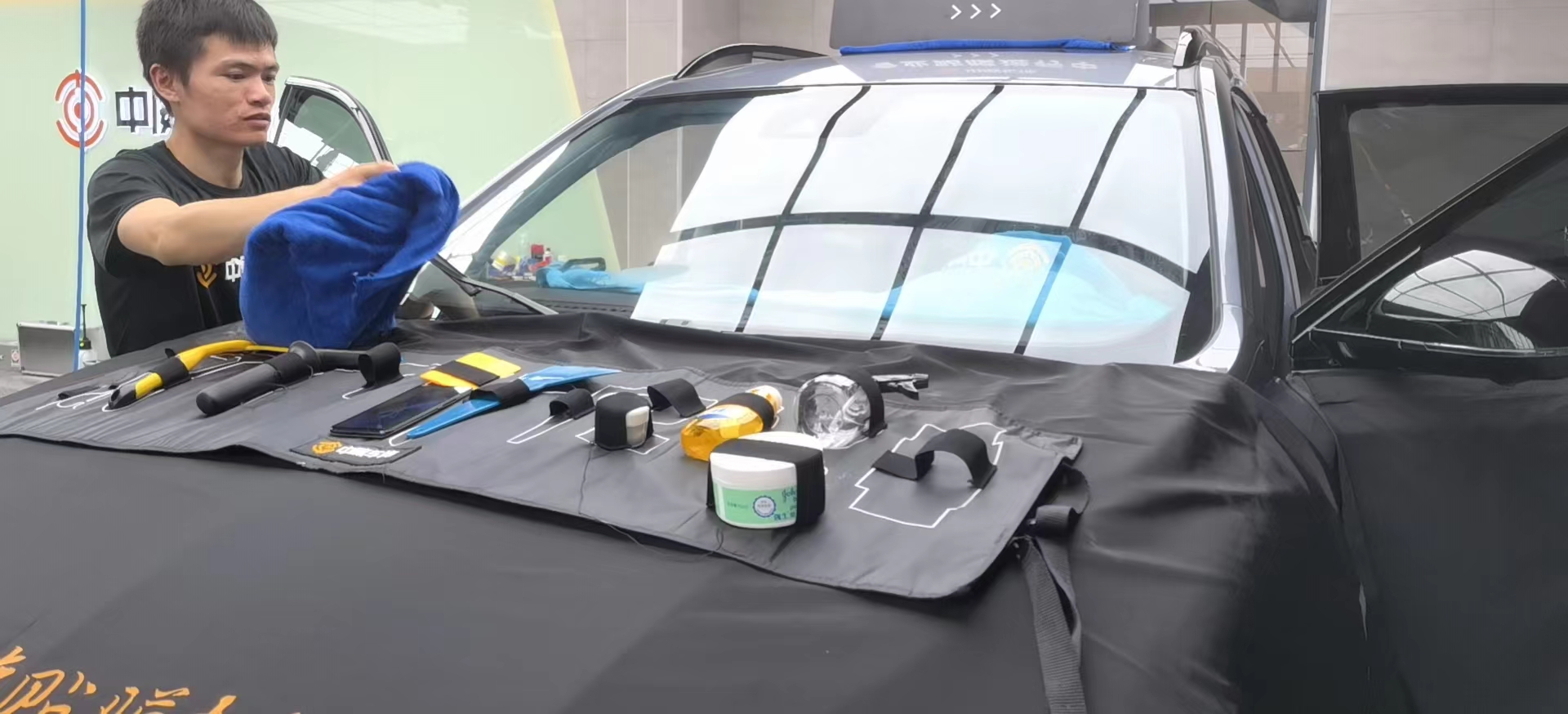 汽车前挡贴膜有水波纹几天消失,汽车前挡贴膜有气泡自己怎么处理