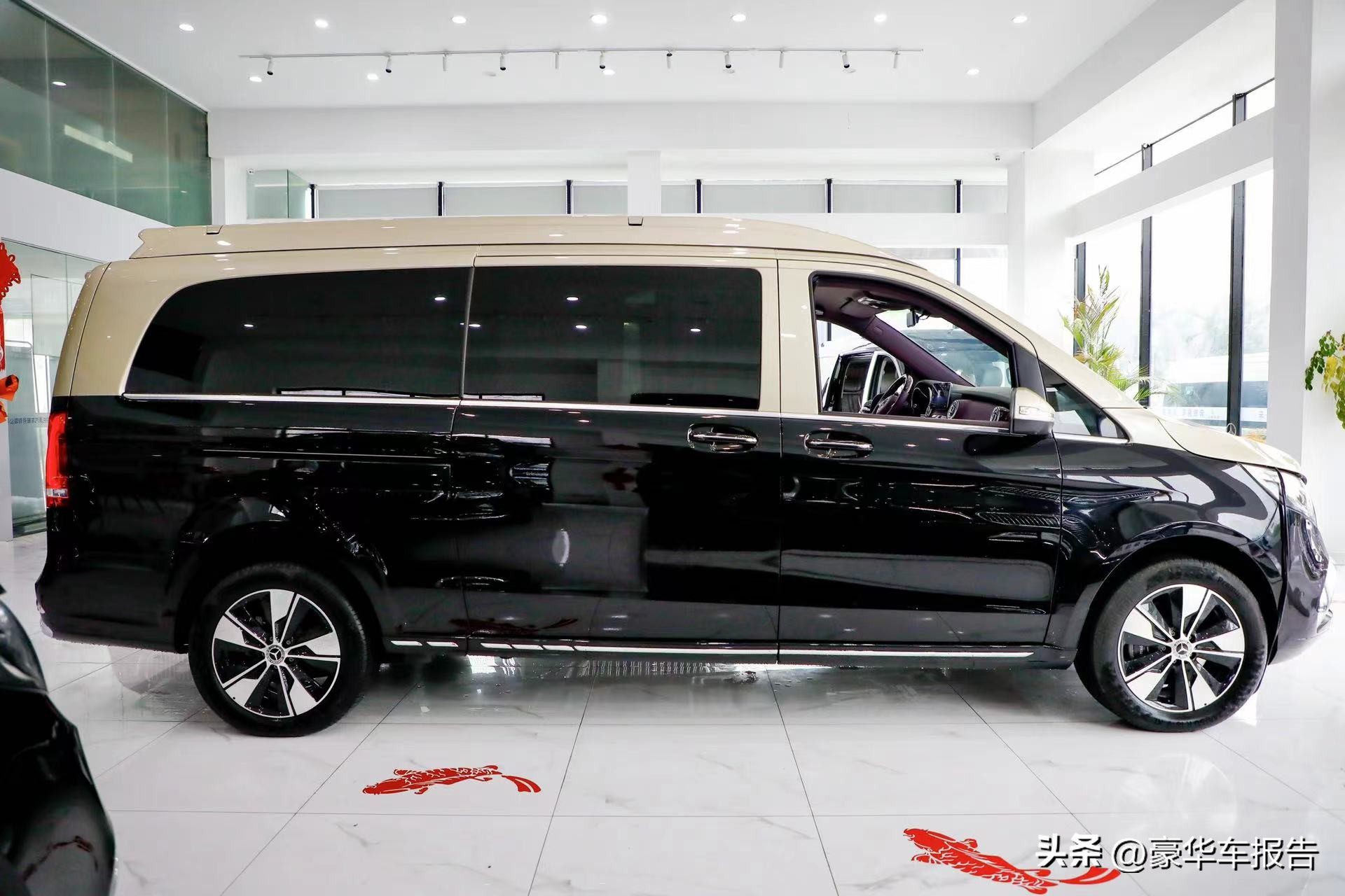 双色奔驰威霆商务车最新款,奔驰商务车七座与塞纳比较