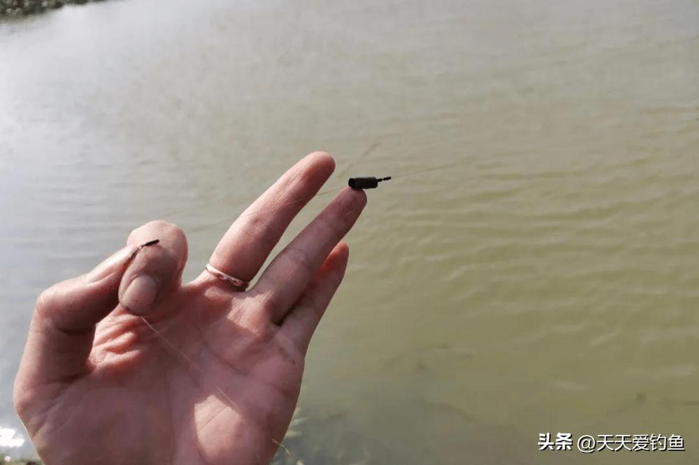 野钓夏季钓多深水合适,野钓频繁抛饵
