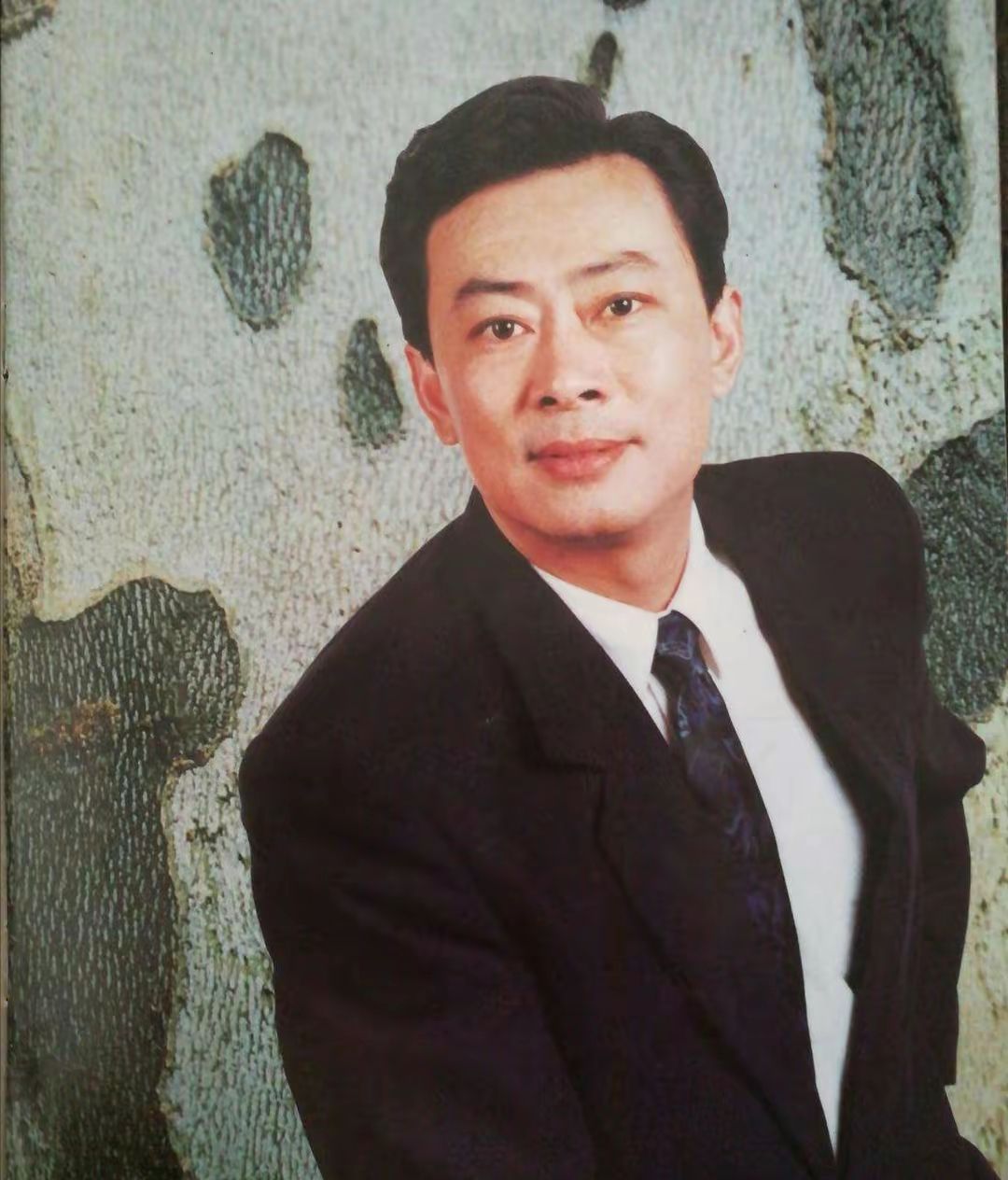 王诗槐离异后独自照顾智障儿子,老戏骨王诗槐离婚后照顾智障儿子