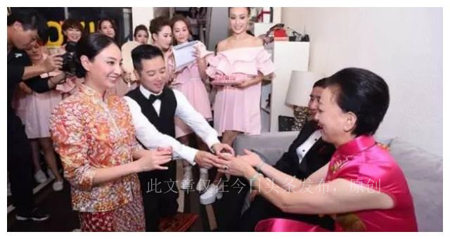 公公养情人18年，婆婆坚决不离婚，公公死后，婆婆终于坦白原因