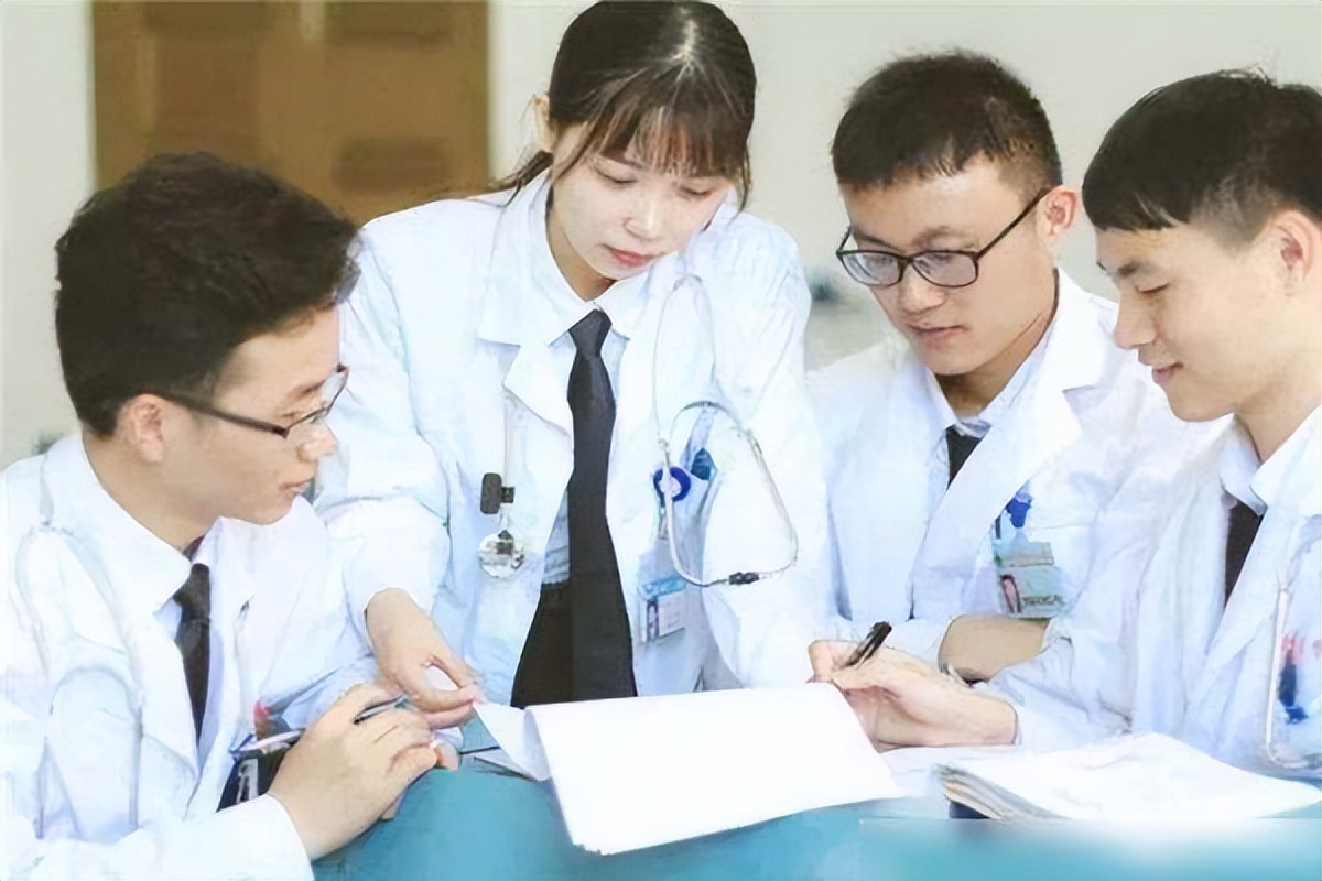 高考填报很热门的10大专业,高考填报最热门的十大专业是哪些