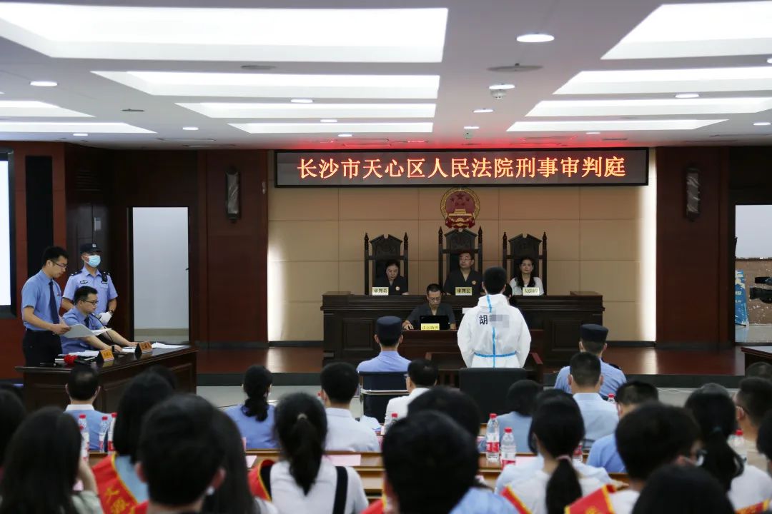 一男子因贩卖毒品被判刑,交友不慎贩卖毒品