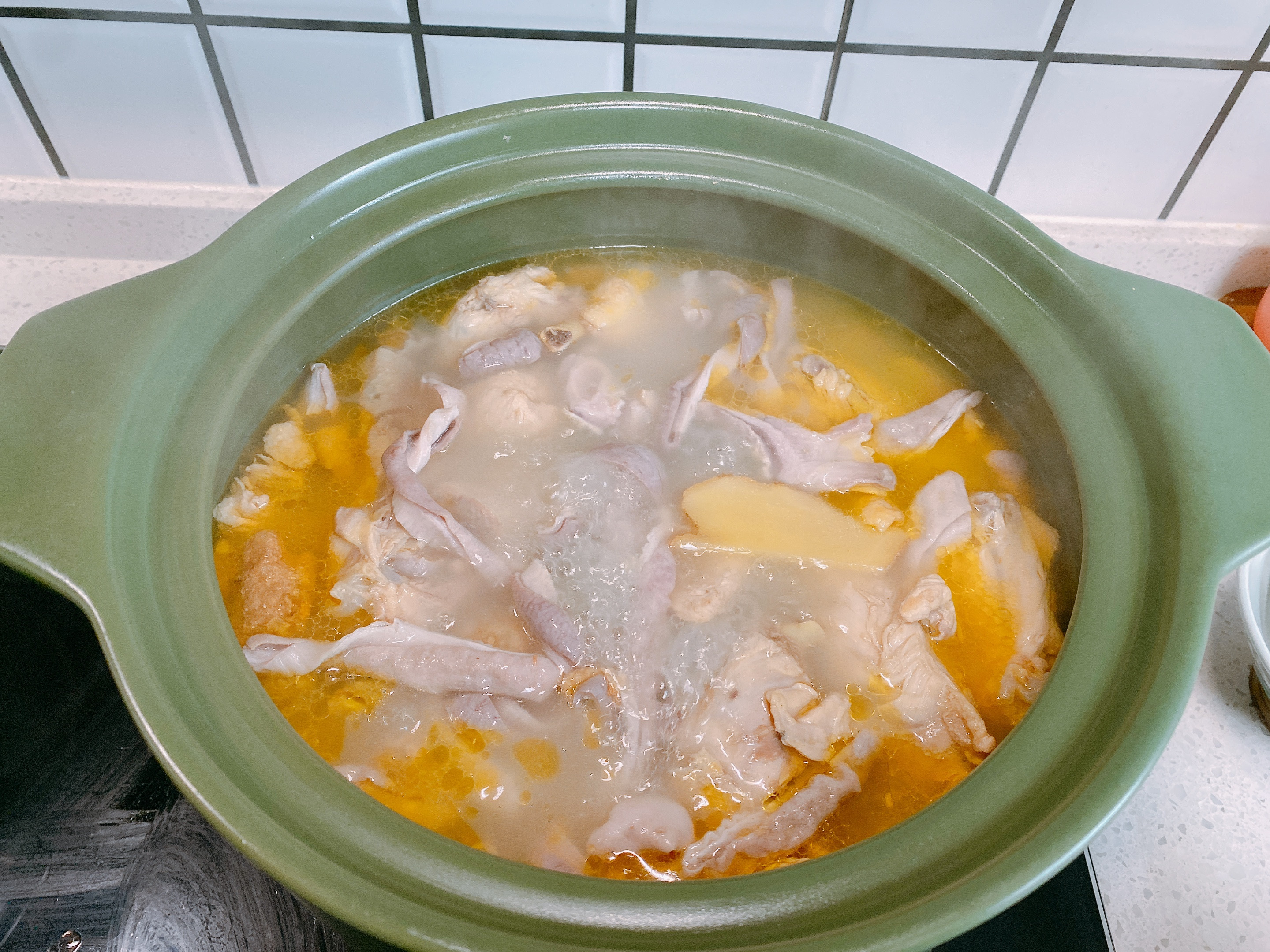 冬天猪肚鸡汤炖什么最补,暖胃驱寒的胡椒猪肚鸡汤