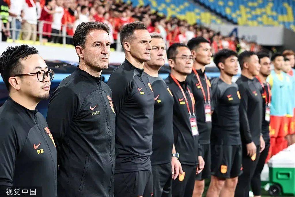 国足输给叙利亚球迷反应,国足输了球迷喊退钱原视频