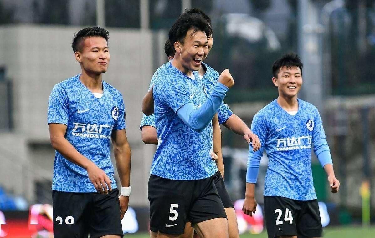 谢晖大连近况,谢晖谈王健林