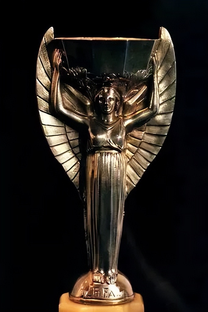 拯救世界的英雄狗狗,拯救英雄的狗狗