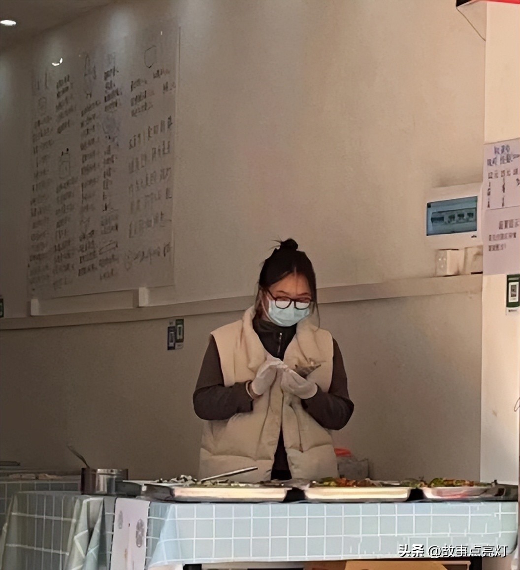 下班后,我瞒着同事开了一家*人用成品**店