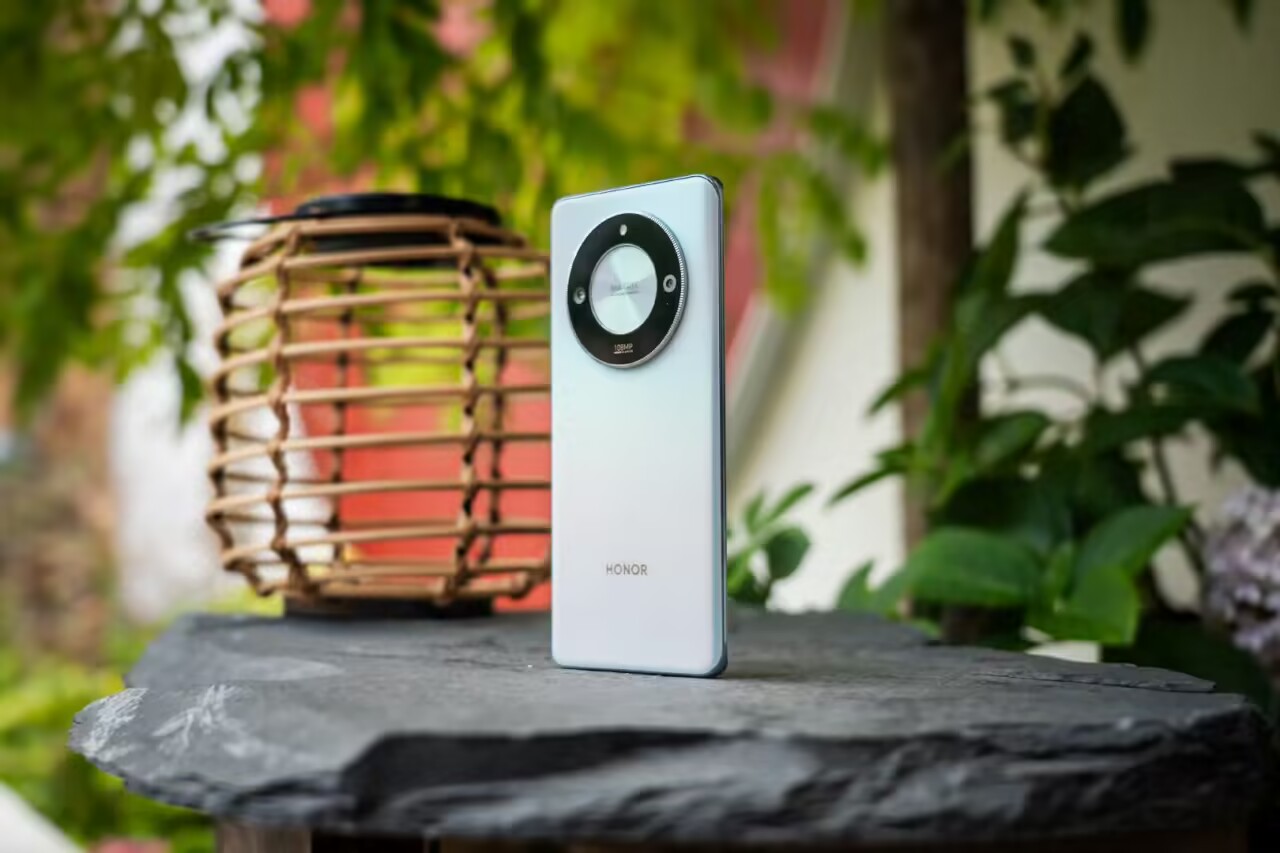 华为mate60外观撞脸荣耀x50,外观与mate60相似的手机