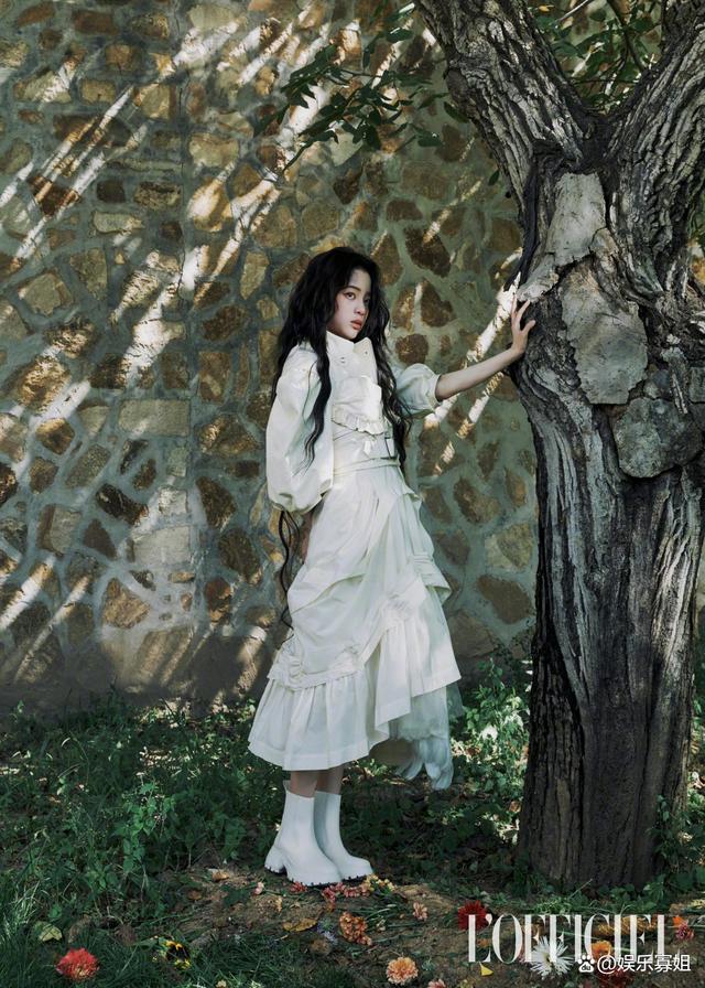 欧阳娜娜穿salomon,欧阳娜娜法式复古风照片