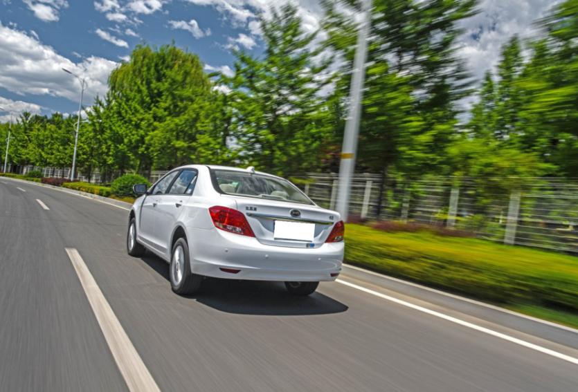 买车太纠结，想租电动车先体验一番，没想到请来一个“爹”