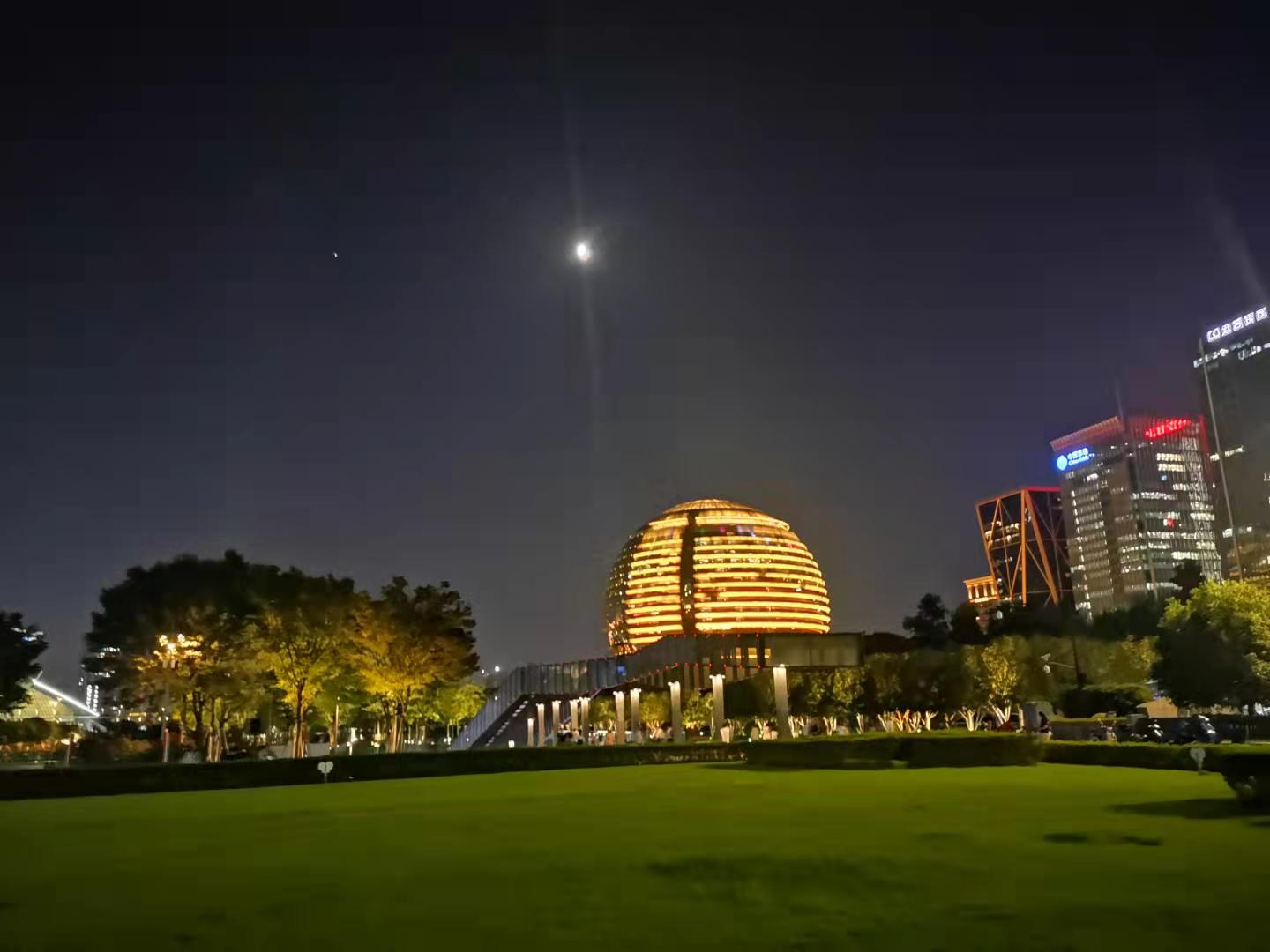 有关中秋或月亮的诗词名句,有关中秋月亮的诗词名句