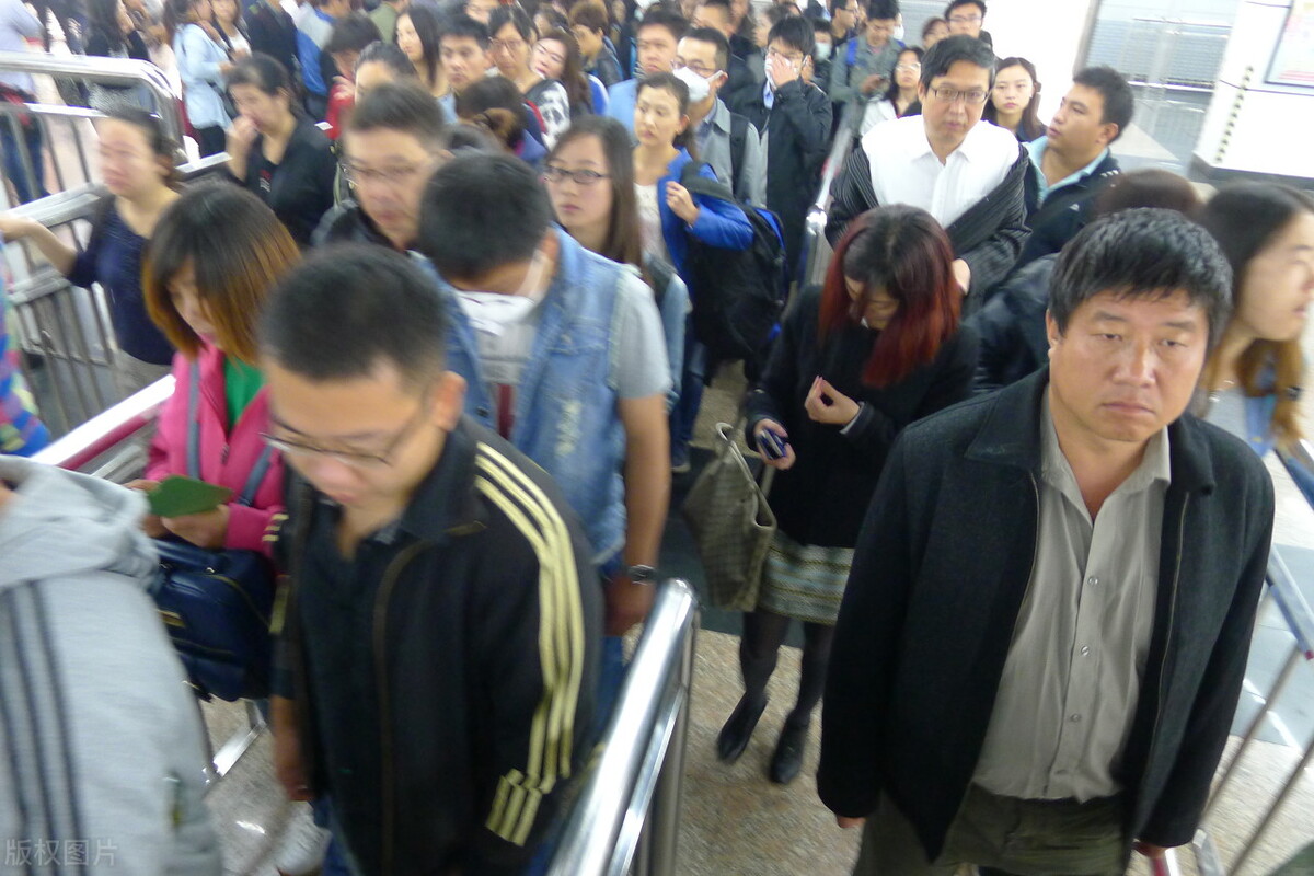 我，在北京的*草烟**公司做销售，工作8年，晒出到手工资和工作经历