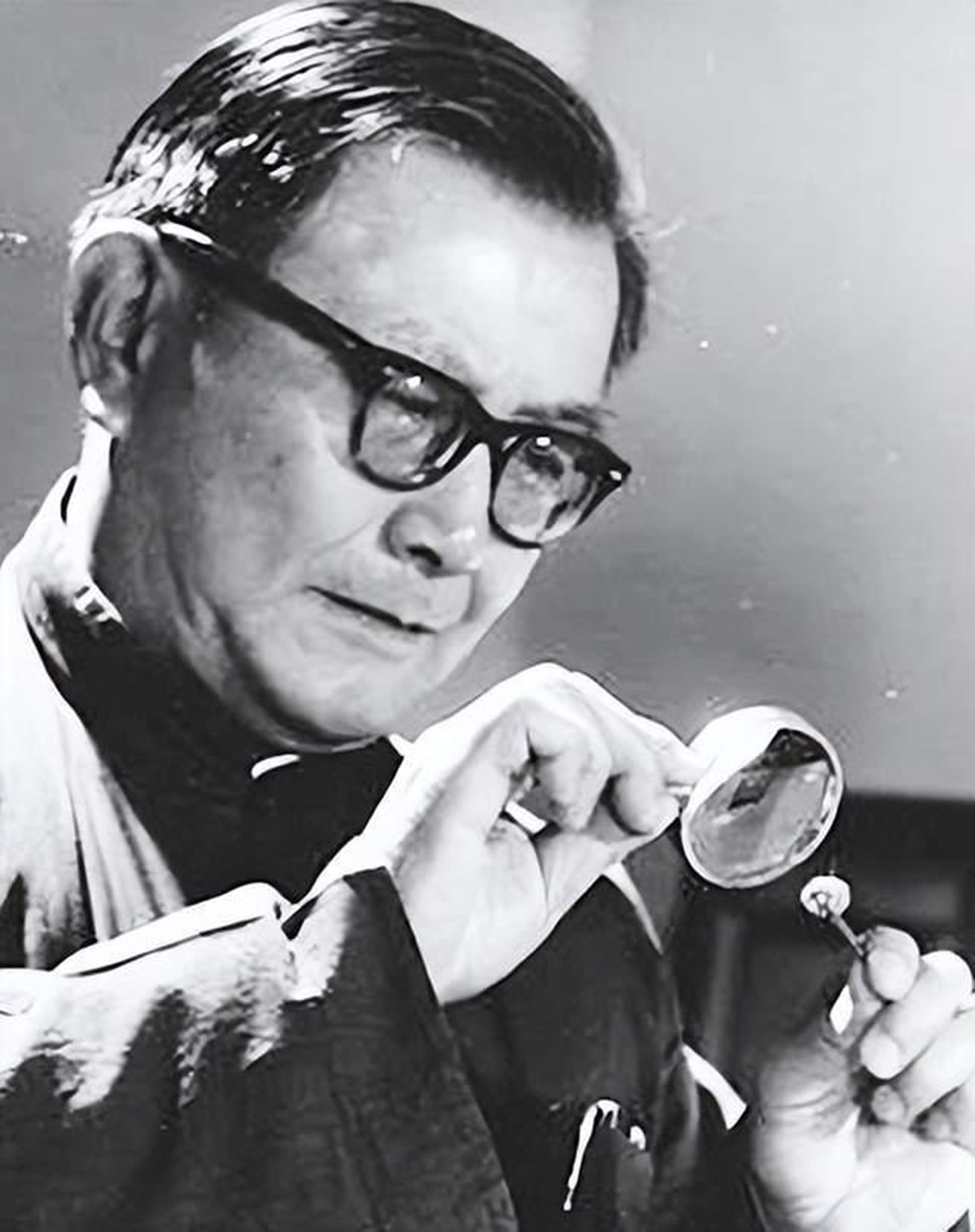 1954年,犹太人“好心”售卖核*器武**原料,引周总理警觉:查明真伪