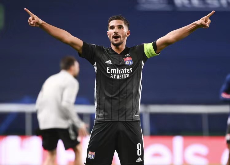 穆里尼奥魅力无限,穆里尼奥靠个人魅力征服巴洛特利