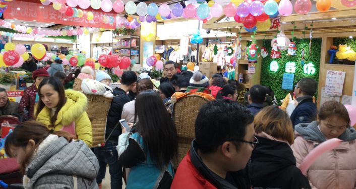 实体店1000多平米,足不出户就能轻松购物