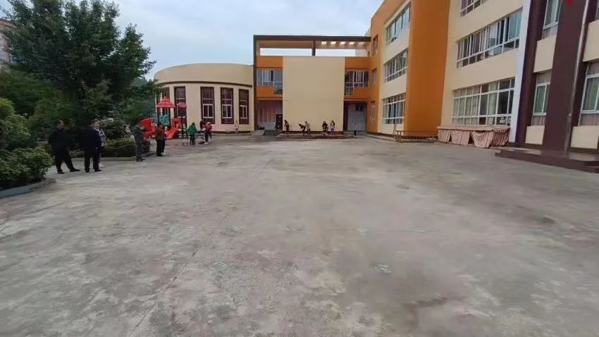 666座乡村儿童操场上的10万份快乐