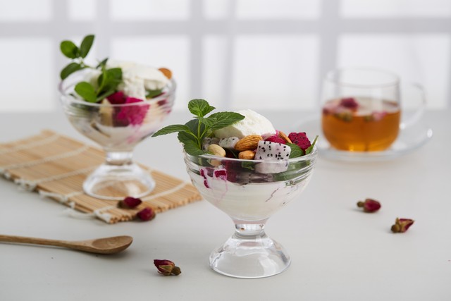 刚买的雪糕就吃了一口,邓超买雪糕第一口给孙俪