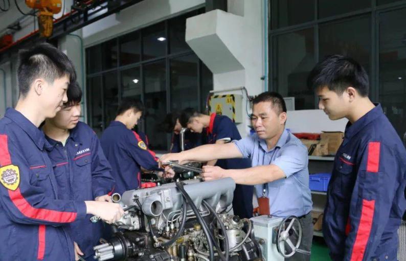 初中生去职业中专选哪个专业好,中考完去职校选啥专业