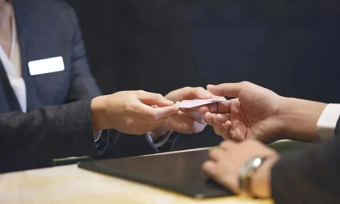 酒店客人随意差评怎么回复,怎么回复客人给酒店的差评