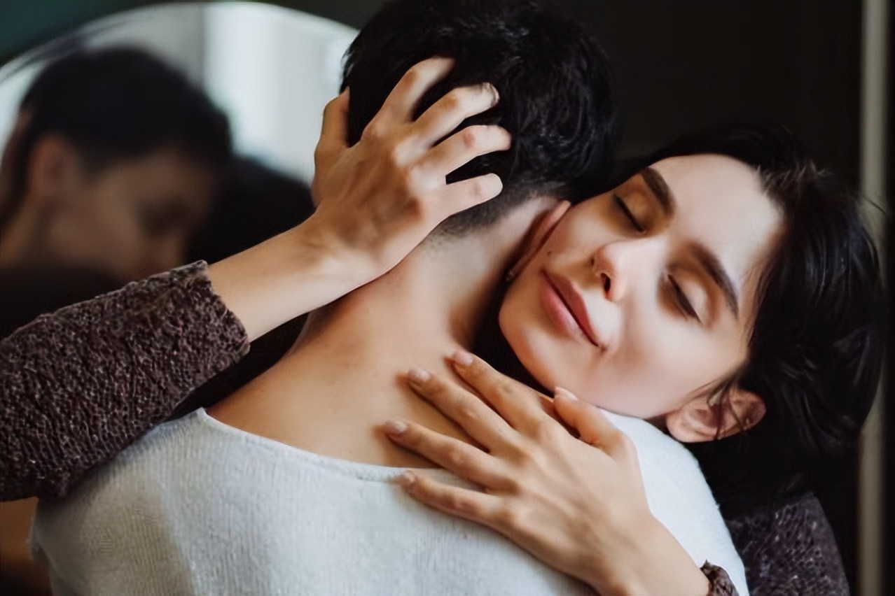 女人对你动了感情会有什么表现,怎么才知道女人对你动真感情