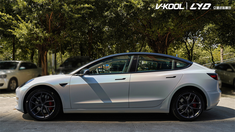 特斯拉model3改色镭射白,特斯拉model3改色流光溢彩