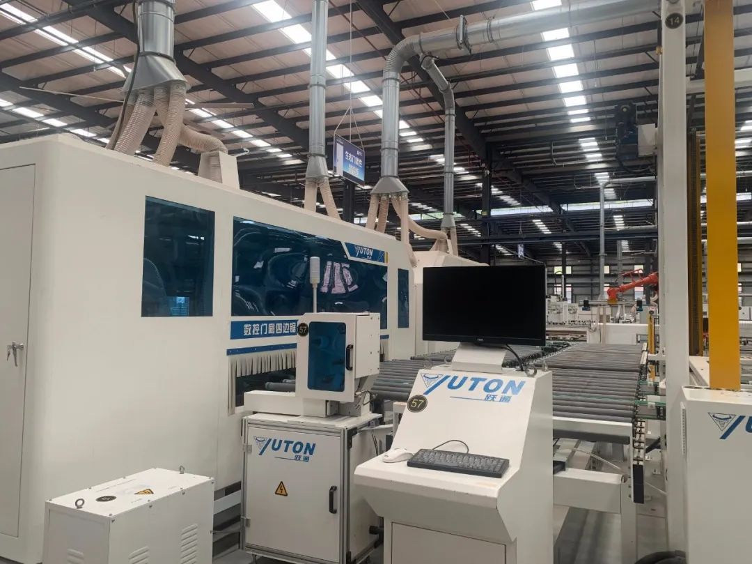 王力智能门窗生产车间现场,王力木门车间