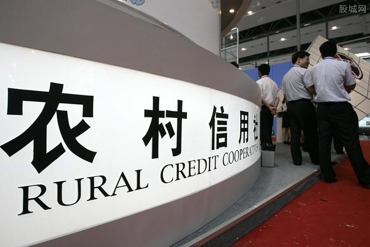 在农商银行存款存哪款划算安全,农商银行存什么定期比较划算