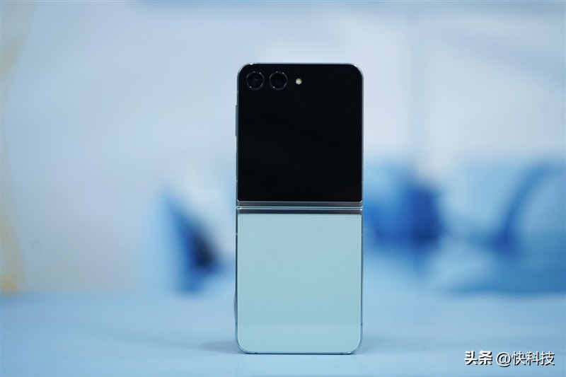 三星galaxyzflip防水测试,三星折叠手机zflip5防水吗