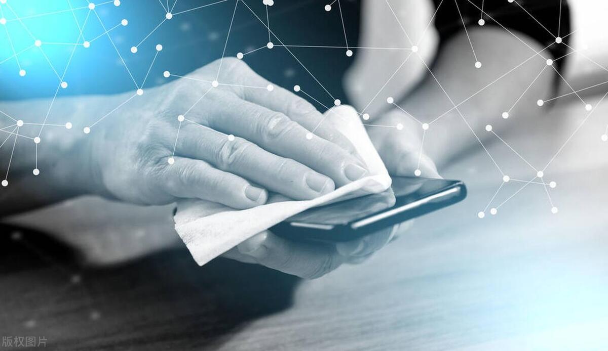 手机屏幕脏了别直接用纸擦，教你正确的清洁屏幕方法