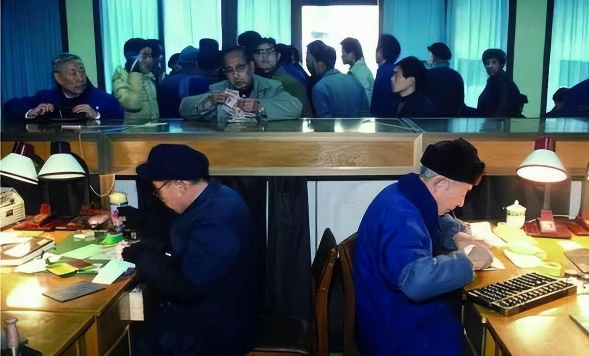 山西老农砍柴发现藏金洞,山西老汉发现山洞洞里藏金砖