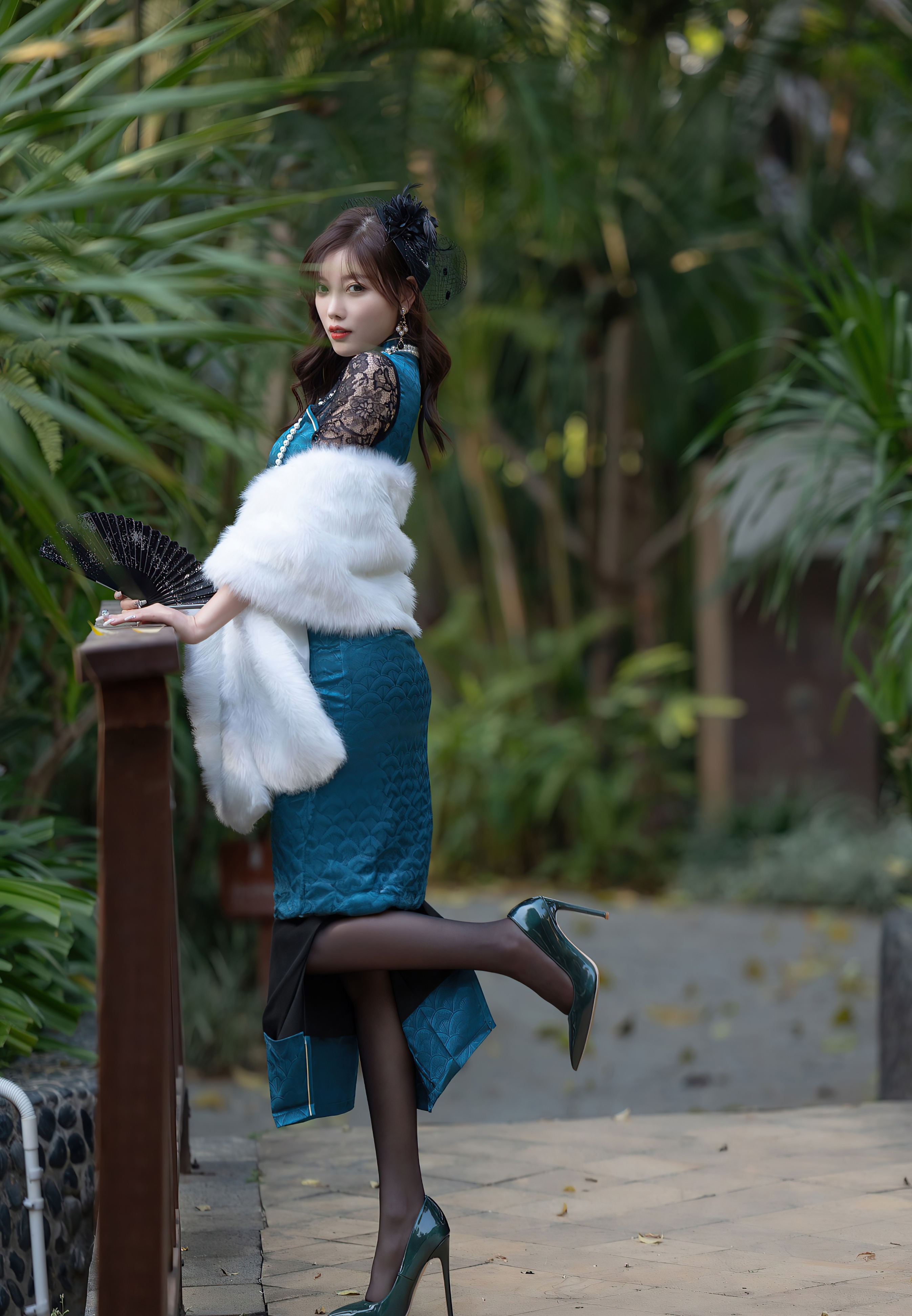 杨晨晨室内旗袍,杨晨晨露肩旗袍