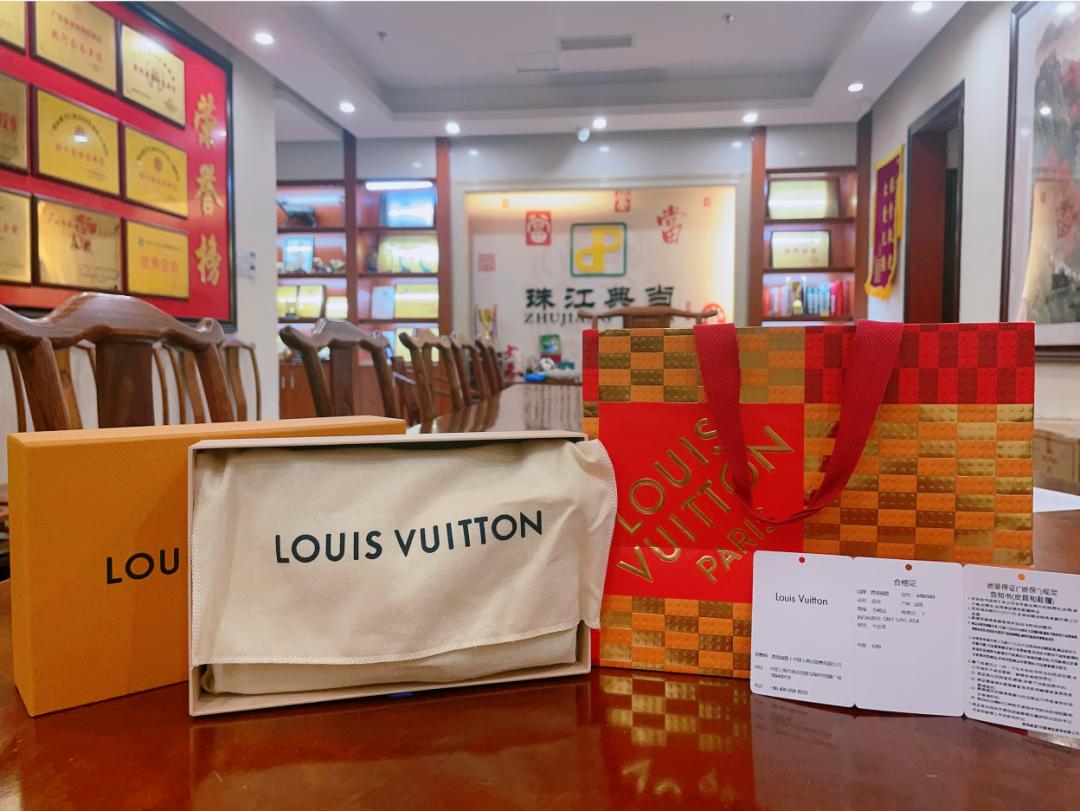 lv的腋下包值得购买吗,lv夏日限定腋下包