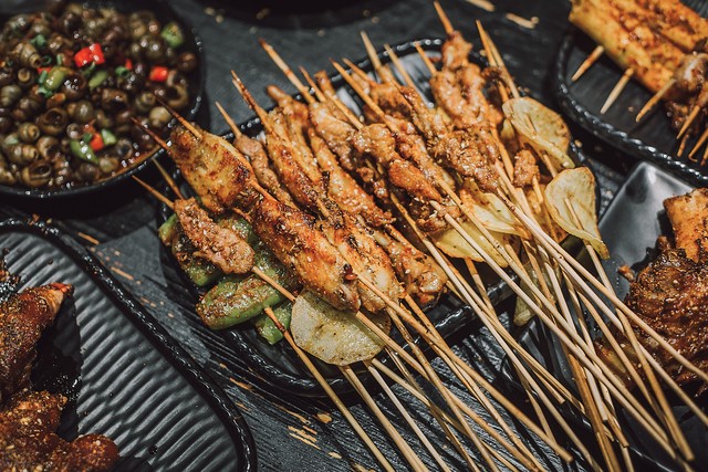 我，南宁人，21年拿着70多万的*迁拆**款开烧烤店，如今后悔不已