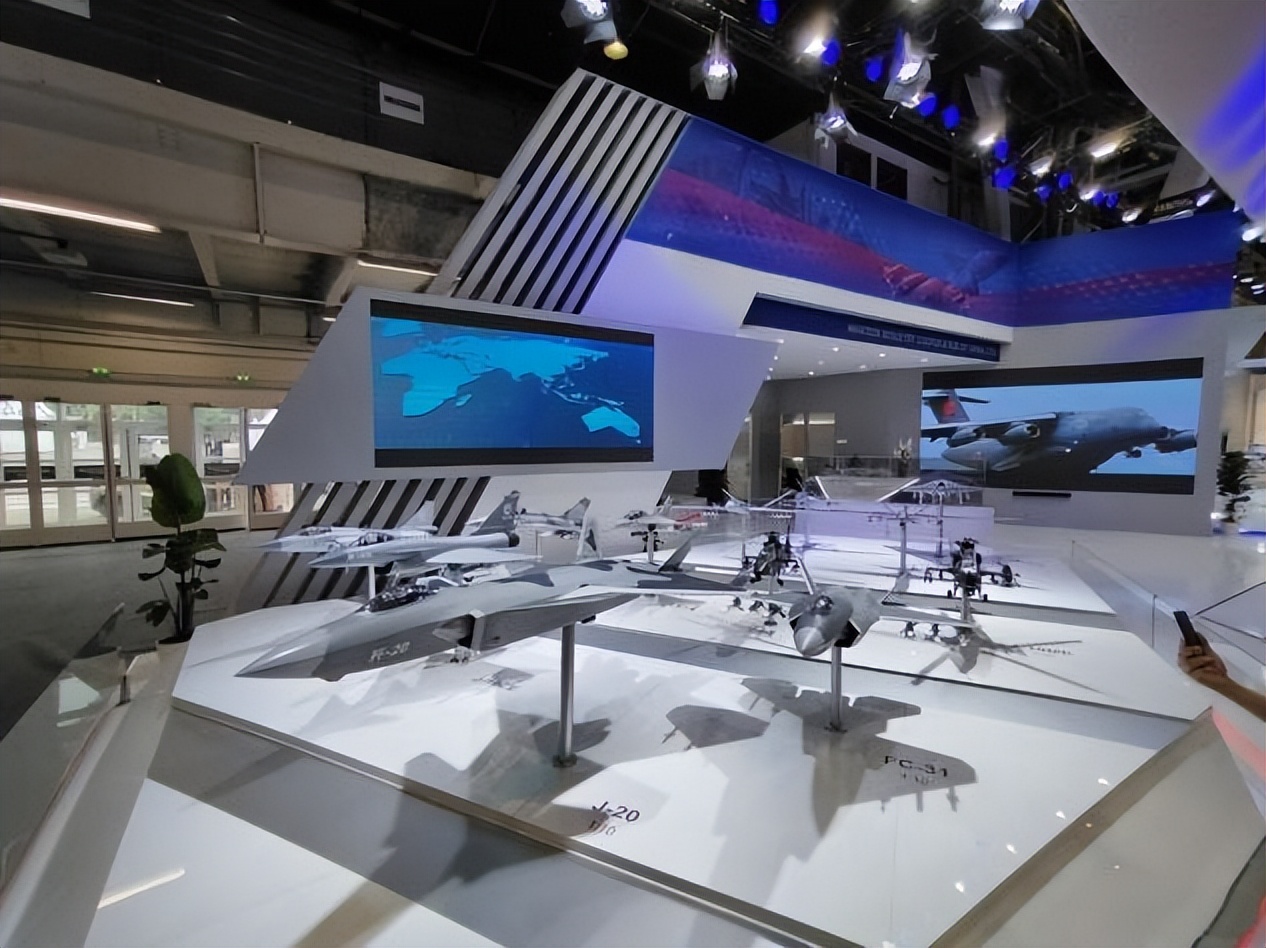 歼20首次赴巴黎参展高达图片,歼20在巴黎航展亮相实拍