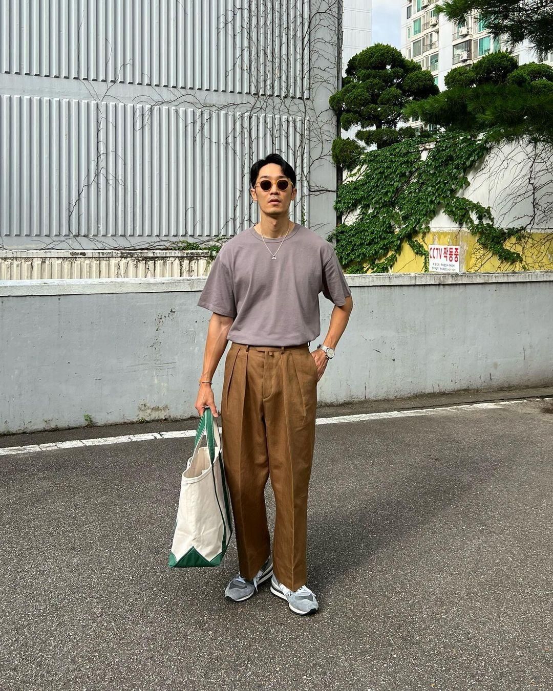 40岁的男人夏天穿什么颜色的t恤,夏季老男人穿什么颜色t恤好