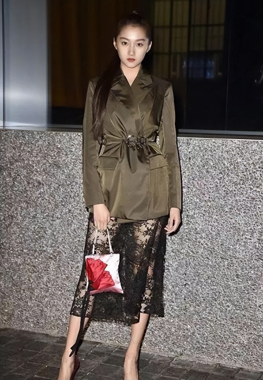 关晓彤为谁挡热搜,关晓彤烂大街造型