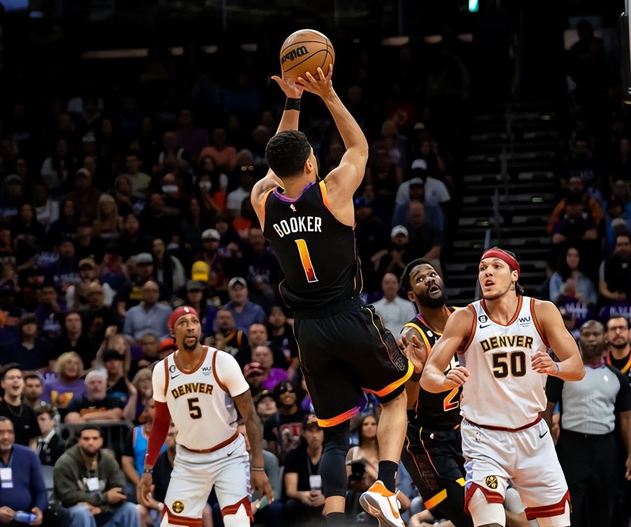 布克狂砍15分太阳vs勇士,太阳揭幕战险胜勇士布克砍32分