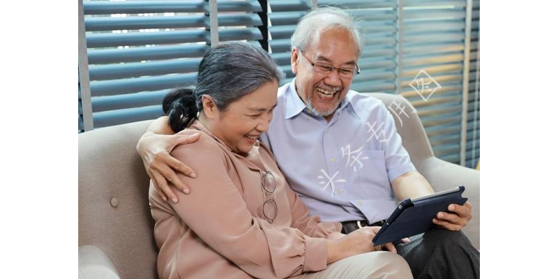 “姐，妈住院了，给5万”“你啥时候换妈了？我陪我妈逛街呢”